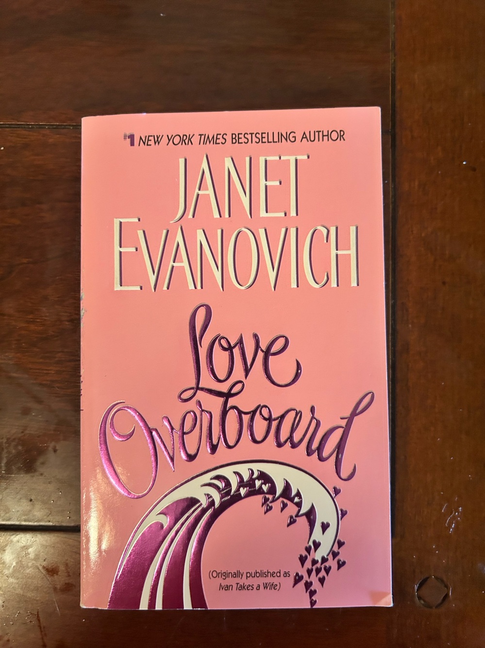 Janet Evanovich "Love Overboard" Pink Paperback